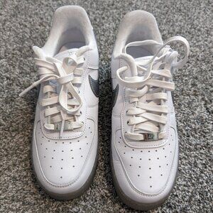 Nike Air Force 1 '07 Premium - Size 7